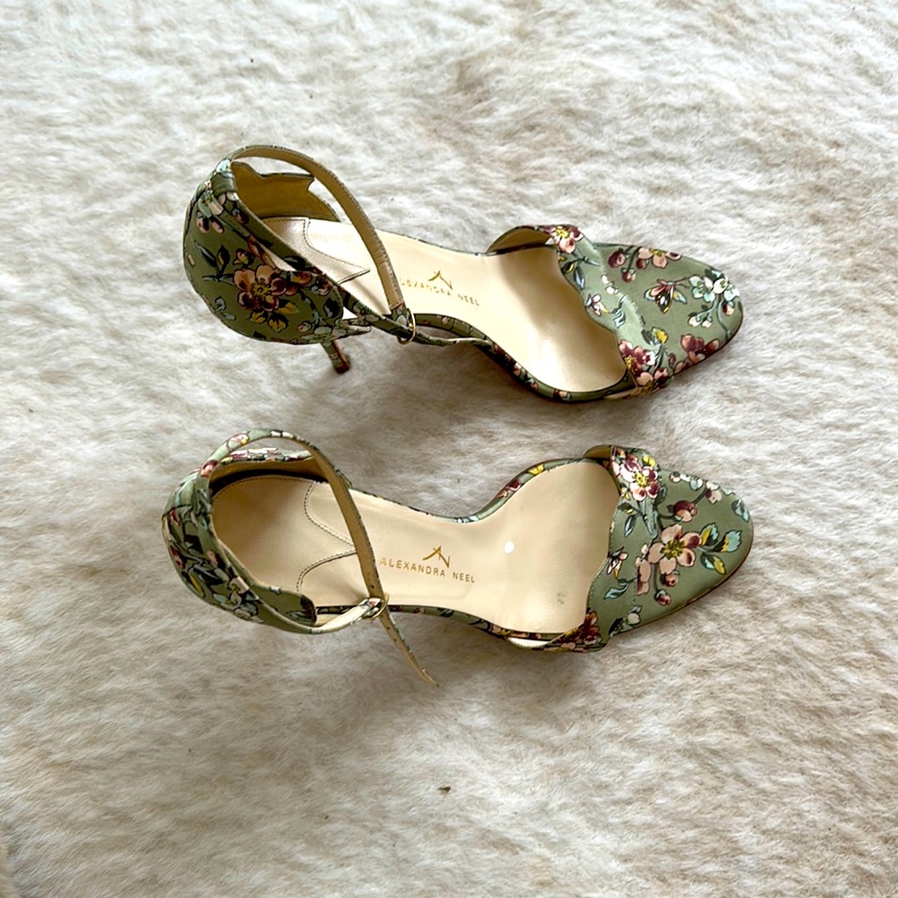 Alexandra Neel Gorgeous Floral Ankle Strapped Sandal  Size 40